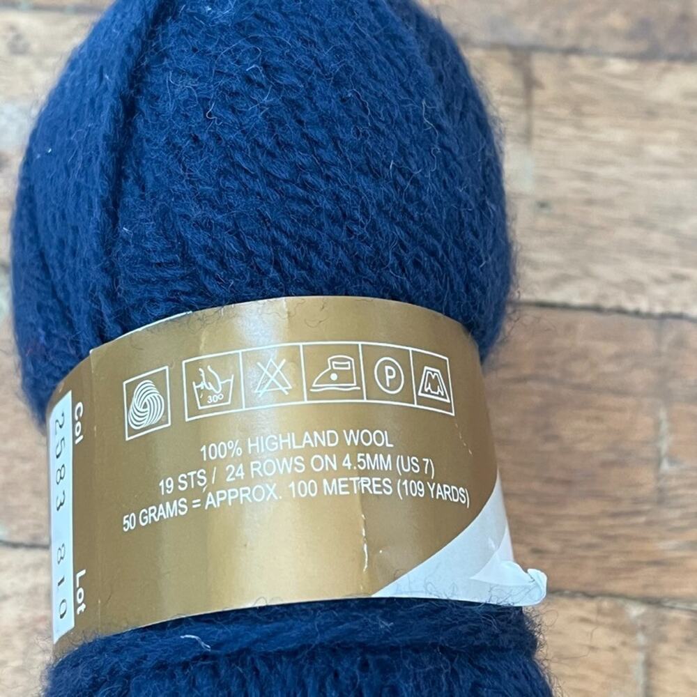 Elann Collection Peruvian Collection Highland Wool Yarn Blue 50g 109 Yards - Picture 4 of 7